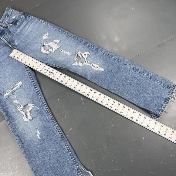 Levis 501 Jeans Womens 28x32 Blue Light Wash Factory Distessed Premium Quality - Picture 5 of 10